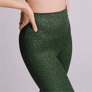 Zyia Green Spotted Pine Leggings Sz 8-10